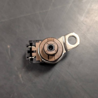 Xương Bắt Tai Xe Trái Nissan Livina Mã phụ tùng 76241CJ030
