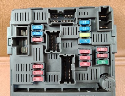 Hộp Cầu Chì Tổng Khoang Động Cơ Nissan Livina Mã phụ tùng 284B7ED03A