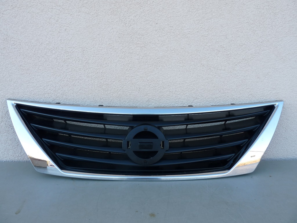 Mặt Ca Lăng Nissan Sunny Mã phụ tùng 623103AW5A