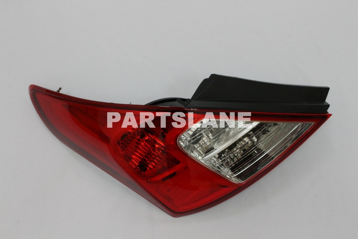 Đèn Hậu Trái Nissan Sunny OEM 265593AA0B