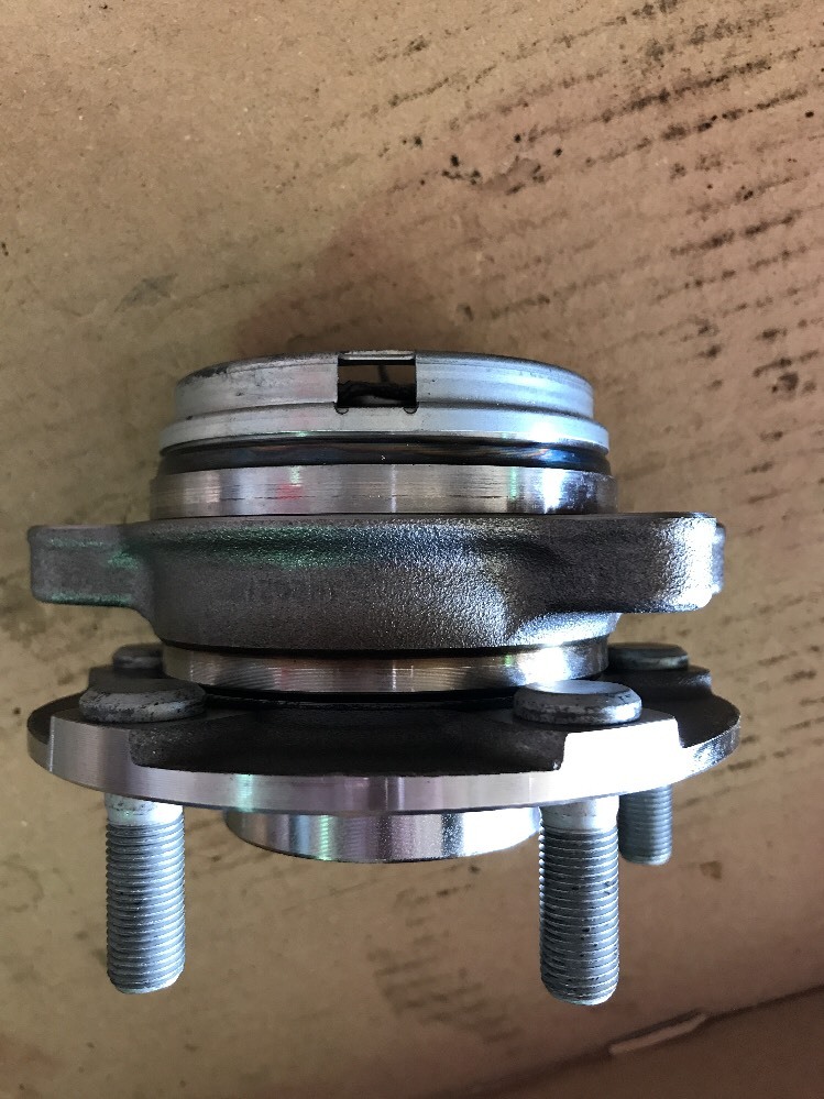 Bi May Ơ Trước Nissan Livina OEM 40202ED00A-OE