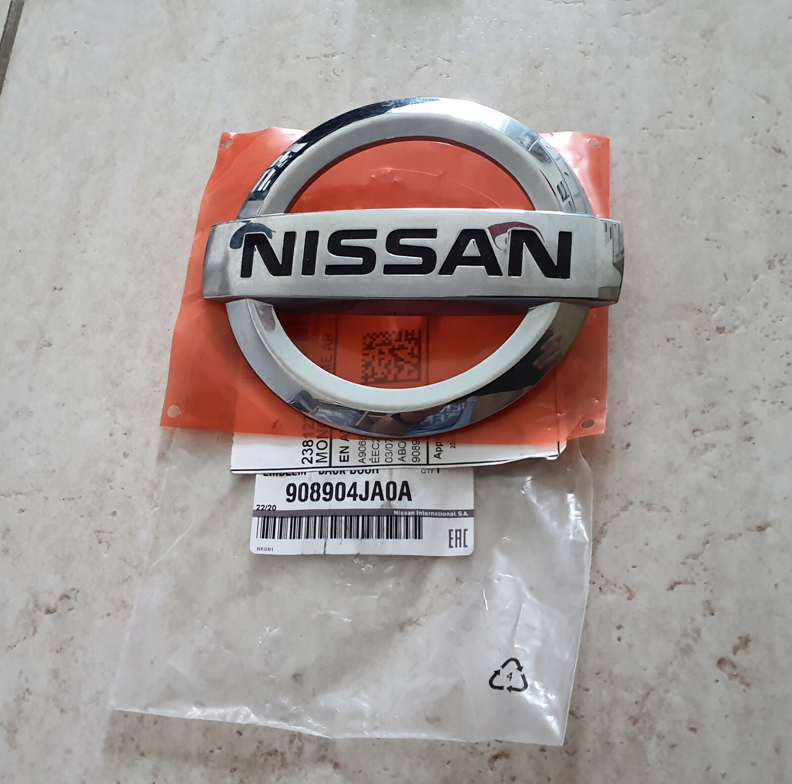 Logo Cốp Hậu Nissan Navara Mã phụ tùng 908904JA0A