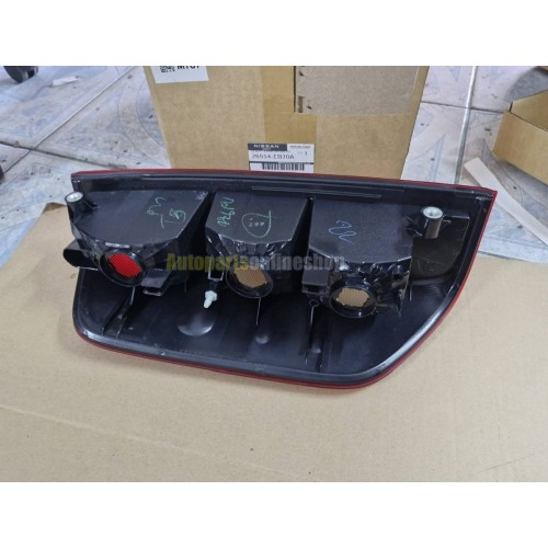 Đèn Hậu - R Nissan Navara Mã phụ tùng 26554EB70A