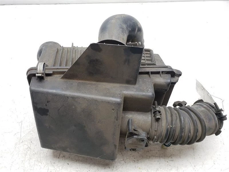 Hộp Lọc Gió Thứ Cấp Đựng Lọc Mazda Mazda 6 Mã phụ tùng L81313320C
