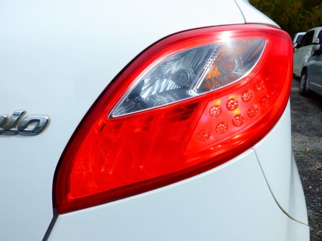 Đèn Hậu - R Mazda Mazda 2 Mã phụ tùng D65151150L