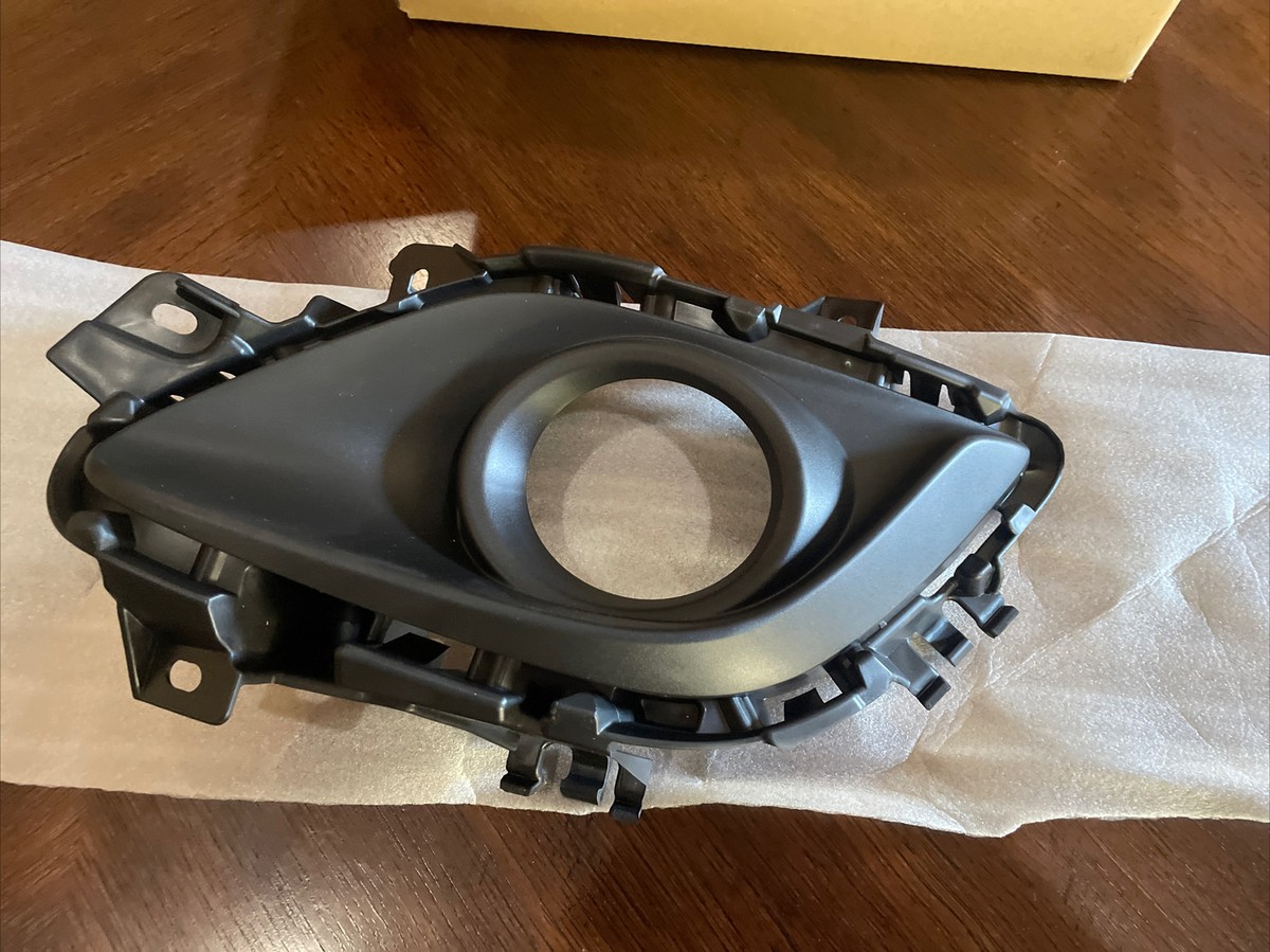 Ốp Đèn Gầm Cản Trước Phải Mazda Mazda 6 Mã phụ tùng GHR450C11A