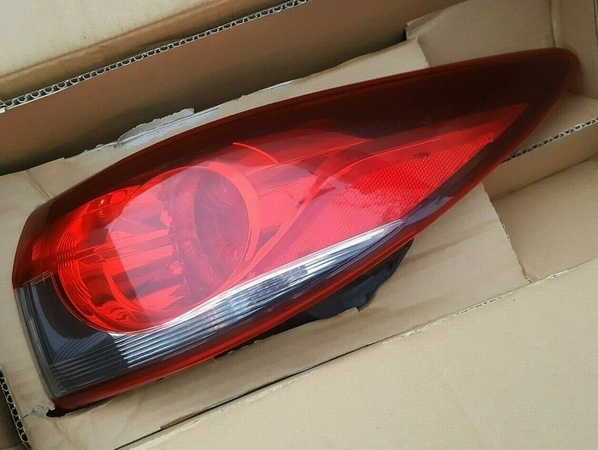 Đèn Hậu Miếng Ngoài Phải Mazda Mazda 6 Mã phụ tùng GHK151150B