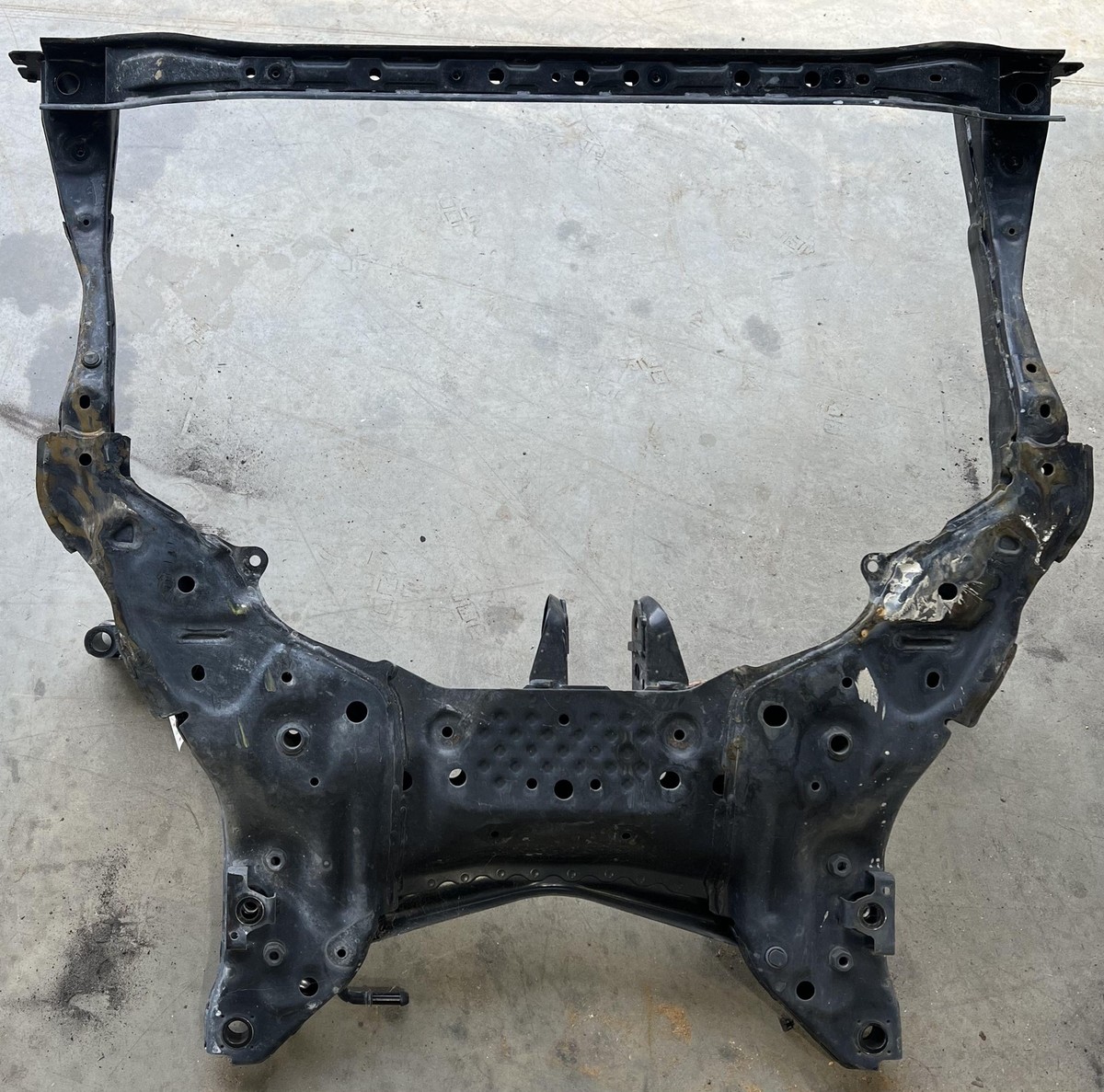 Giá Đỡ Động Cơ Mazda Mazda 6 Mã phụ tùng GHP93480XC