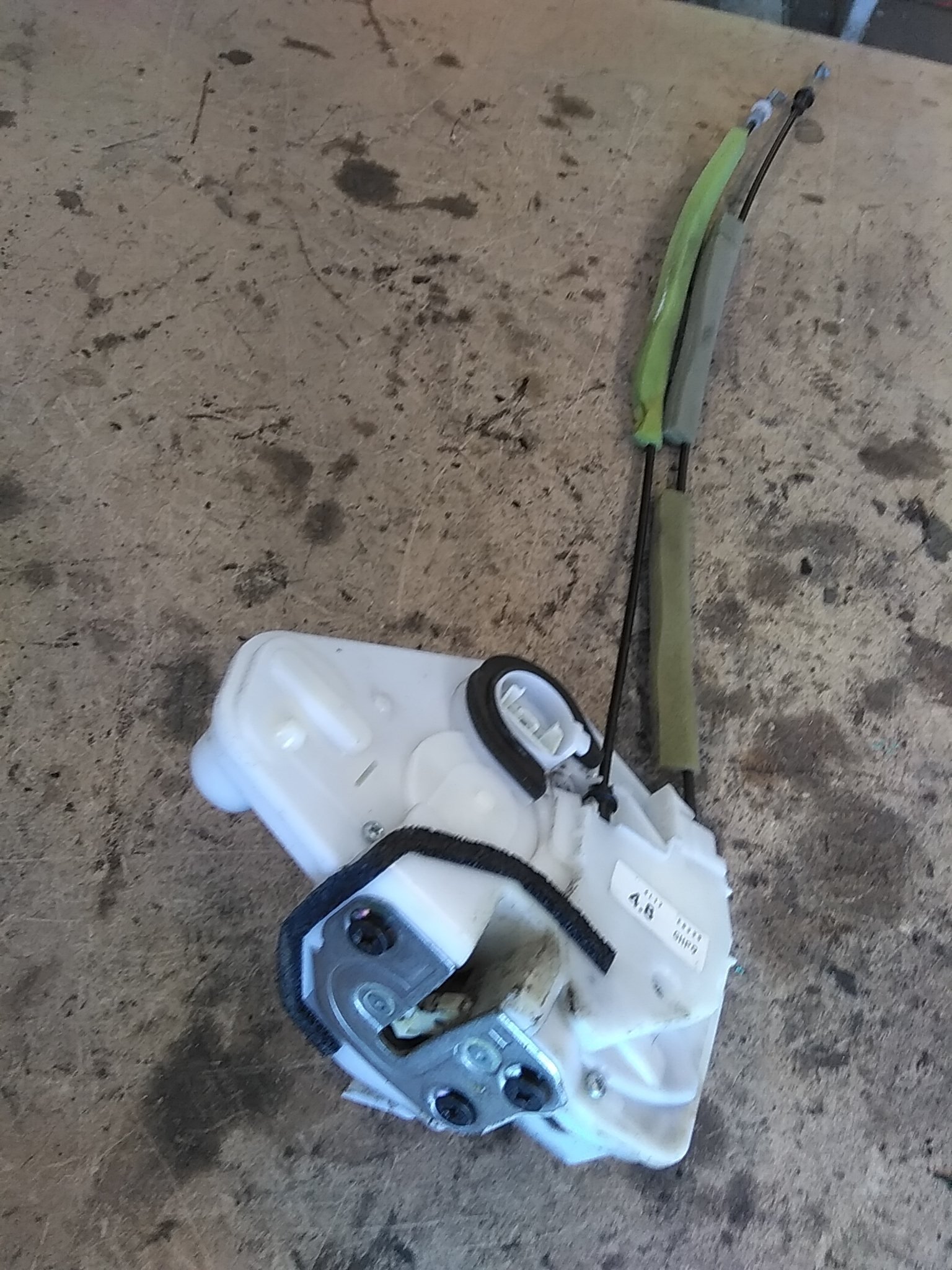 Ổ Khóa Ngậm Cánh Cửa Trước Trái Mazda Mazda 6 Mã phụ tùng GHP959310B
