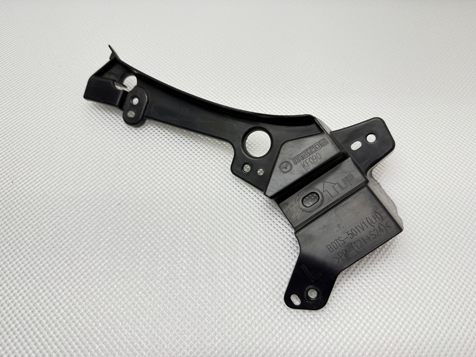 Hướng Gió Két Nước Trái Mazda Mazda 3 OEM BKC3501V0-OE