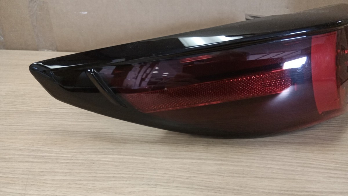 Đèn Hậu Miếng Ngoài Phải Mazda Mazda 6 Mã phụ tùng GHK151150