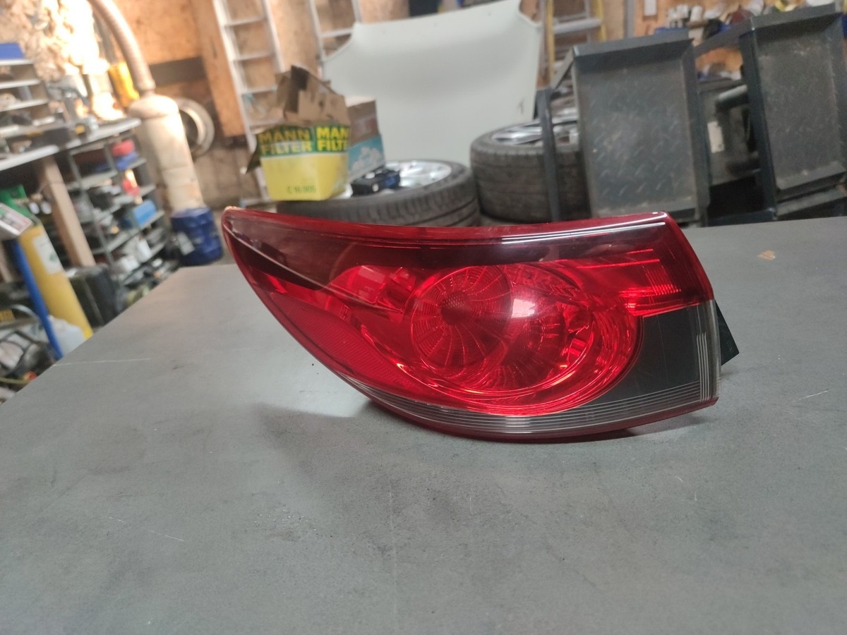 Đèn Hậu Miếng Ngoài Phải Mazda Mazda 6 Mã phụ tùng GHK151150