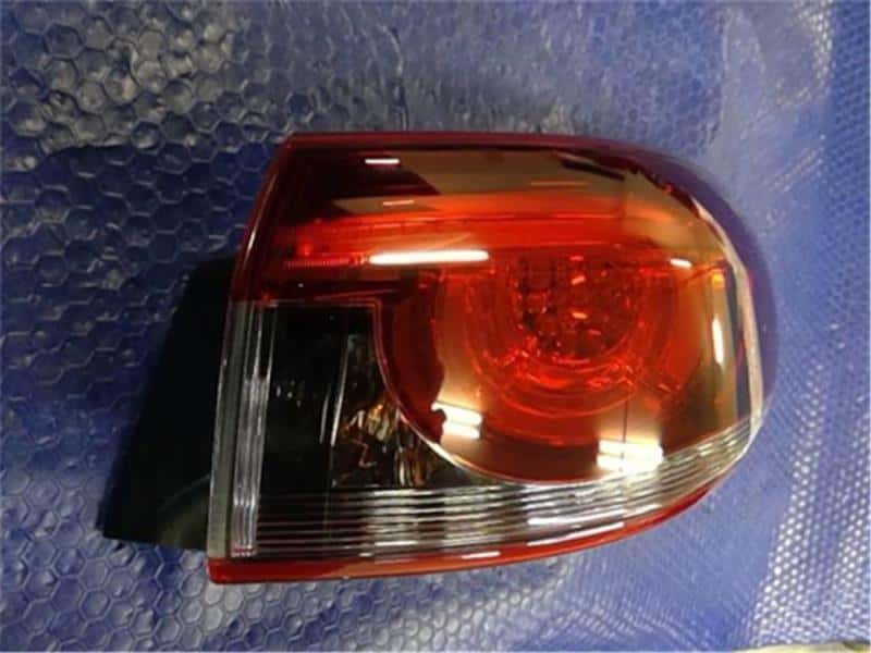 Đèn Hậu Miếng Ngoài Phải Mazda Mazda 6 Mã phụ tùng GJA151150B