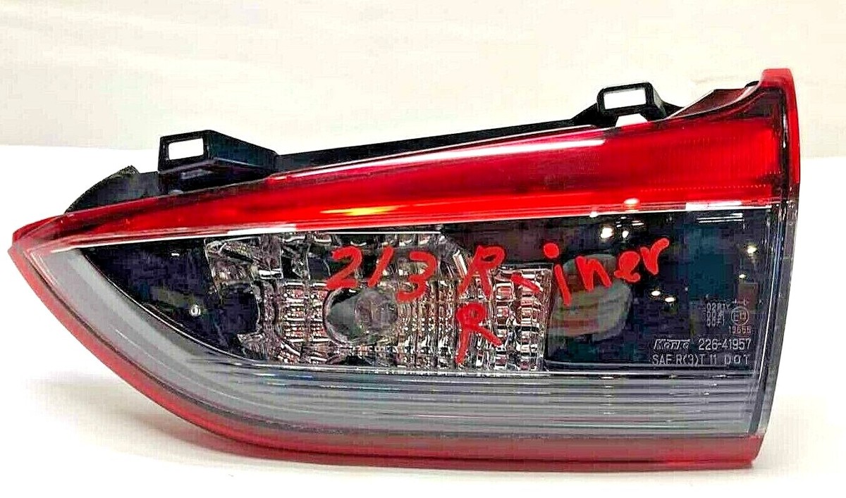 Đèn Hậu Miếng Trong Phải Mazda Mazda 6 Mã phụ tùng GHK1513F0B