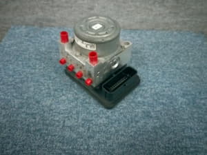 Cụm Điều Khiển Abs Mazda Mazda 3 Mã phụ tùng B4Y2437A0C