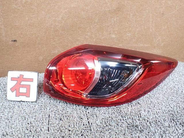 Đèn Hậu Ngoài Phải Không Led Mazda CX-5 Mã phụ tùng KD5451150D