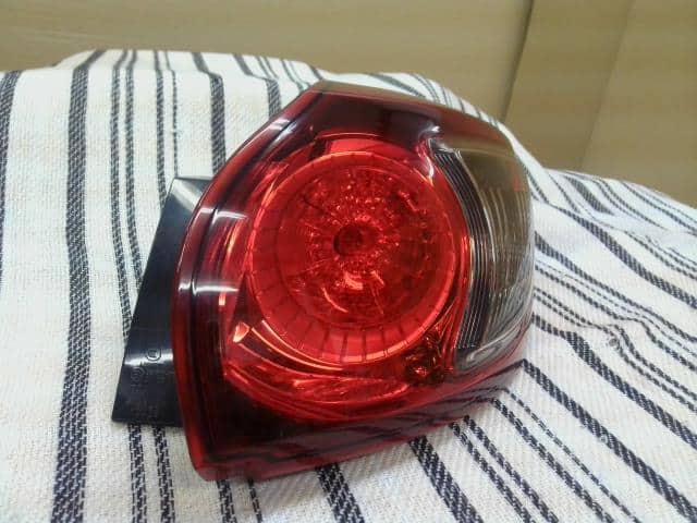 Đèn Hậu Ngoài Phải Không Led Mazda CX-5 Mã phụ tùng KD5451150D