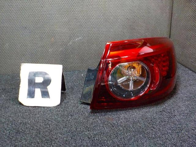Đèn Hậu Ngoài Phải Có Led - Sedan Mazda Mazda 3 Mã phụ tùng B53W51150