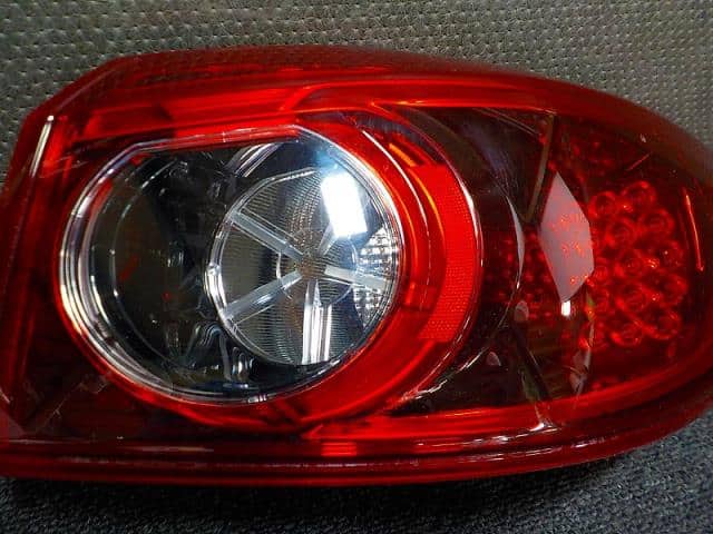 Đèn Hậu Ngoài Phải Có Led - Sedan Mazda Mazda 3 Mã phụ tùng B53W51150