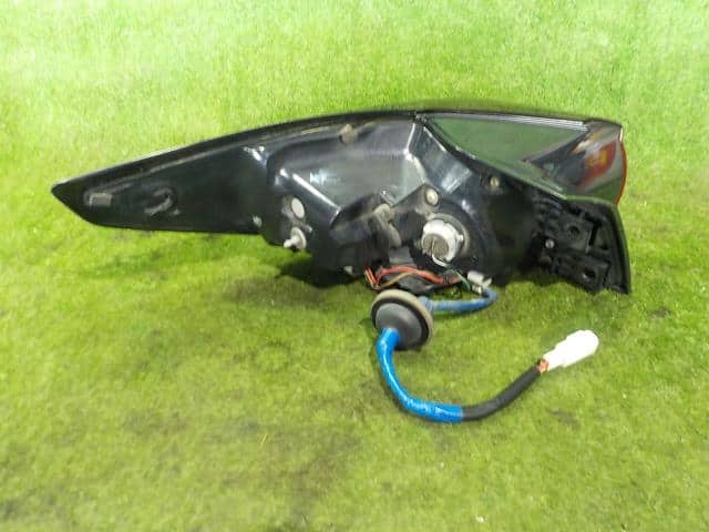 Đèn Hậu Miếng Ngoài Phải Mazda CX-5 Mã phụ tùng K12351150G