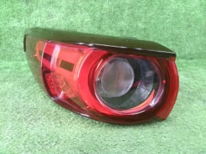 Đèn Hậu Miếng Ngoài Phải Mazda CX-5 Mã phụ tùng K12351150G