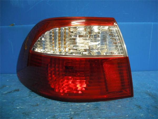 Đèn Hậu Ngoài Trái Mazda 626 Mã phụ tùng GG2M51160A