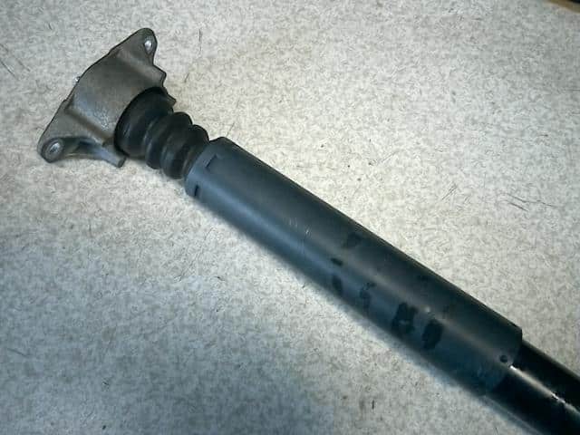 Giảm Sóc Sau Mazda Mazda 3 Mã phụ tùng BHB628910