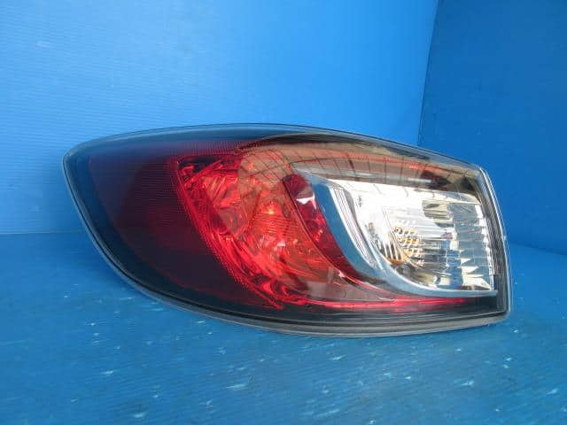 Đèn Hậu Miếng Ngoài Trái Mazda Mazda 3 Mã phụ tùng BBP251160D