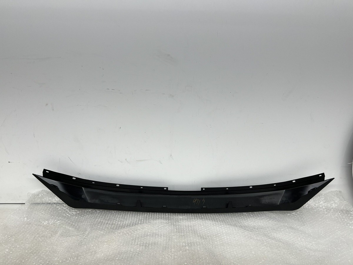 Ốp Nhựa Trên Ca Lăng Mazda CX-5 Mã phụ tùng KB8A507E1B