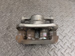 Cụm Gông Phanh Sau Trái Mazda 323 Mã phụ tùng bk1t2671xa