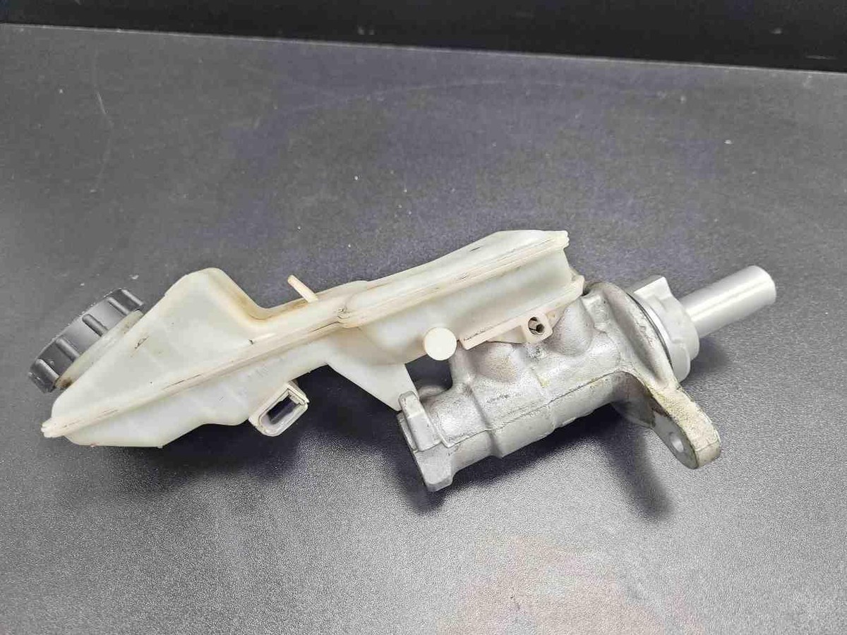 Tổng Phanh Trên Mazda Mazda 3 Mã phụ tùng BHY24340Z