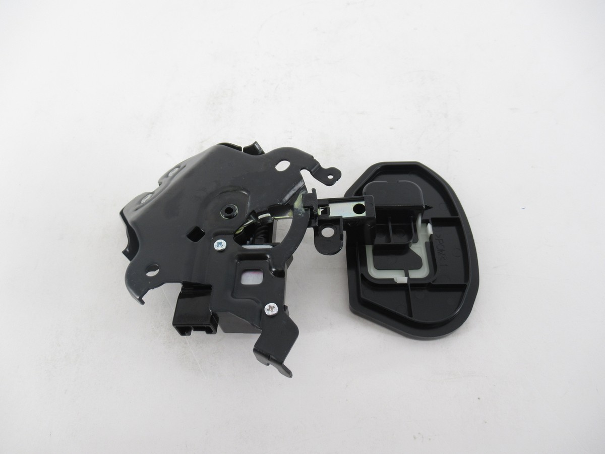 Ổ Khóa Ngậm Cốp Hậu Mazda Mazda 2 Mã phụ tùng DB7A56820A