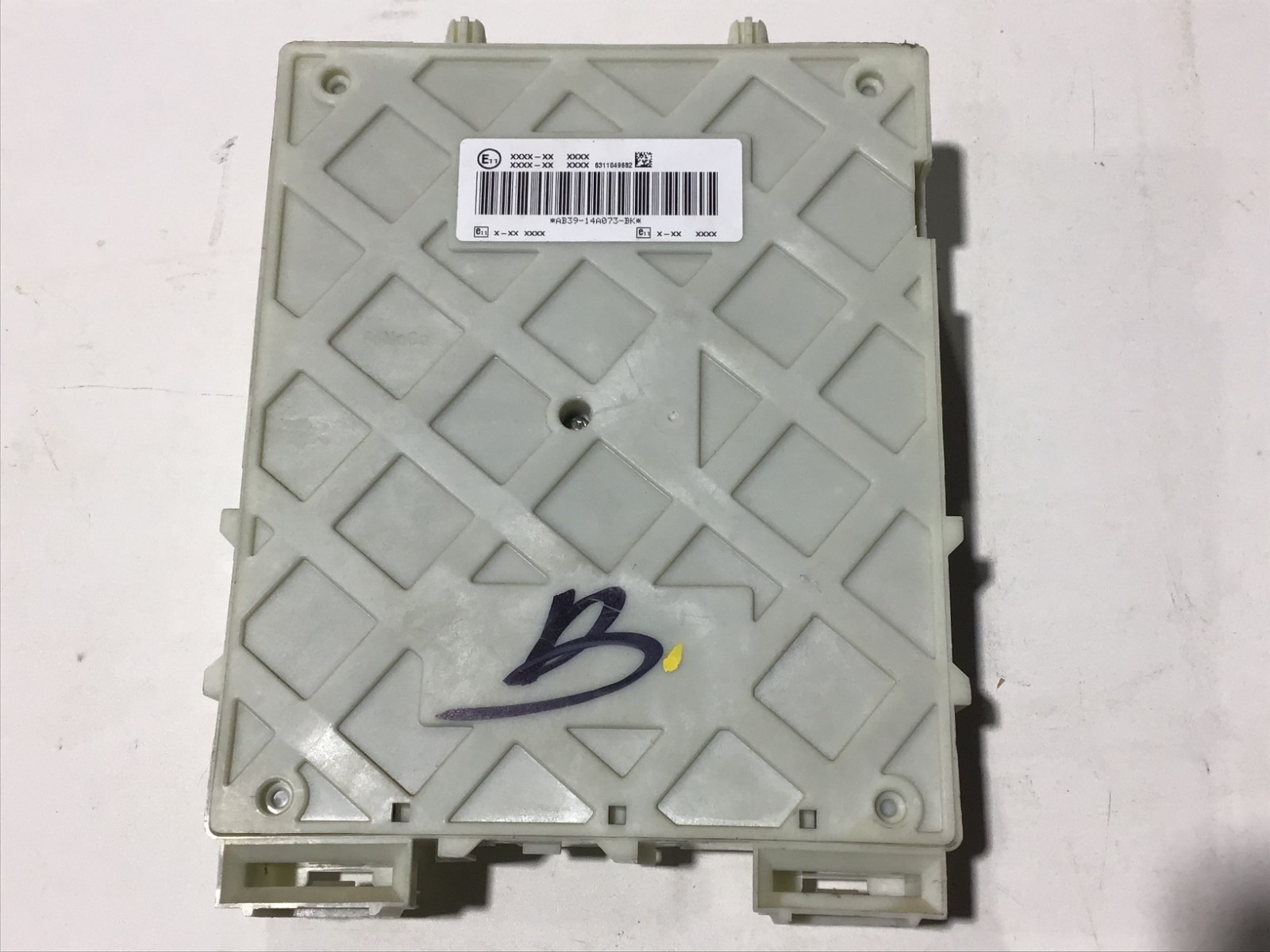Hộp Đen Mazda BT-50 Mã phụ tùng DB3914A073bc