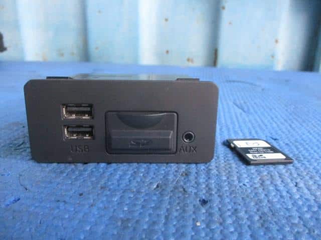 Cổng Usb Aux Mazda Mazda 3 Mã phụ tùng BHP1669U0
