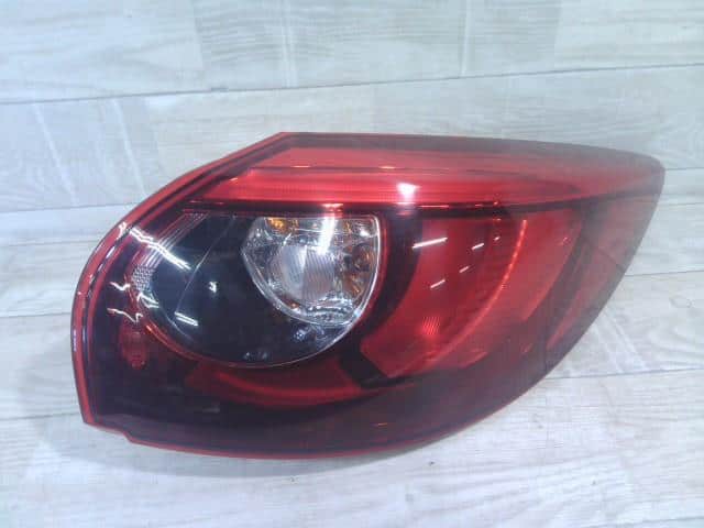 Đèn Hậu Ngoài Phải Có Led Mazda CX-5 Mã phụ tùng K07051150D