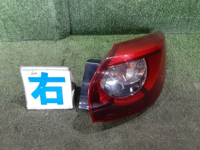 Đèn Hậu Ngoài Phải Có Led Mazda CX-5 Mã phụ tùng K07051150D