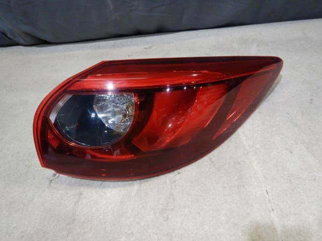 Đèn Hậu Ngoài Phải Có Led Mazda CX-5 Mã phụ tùng K07051150D