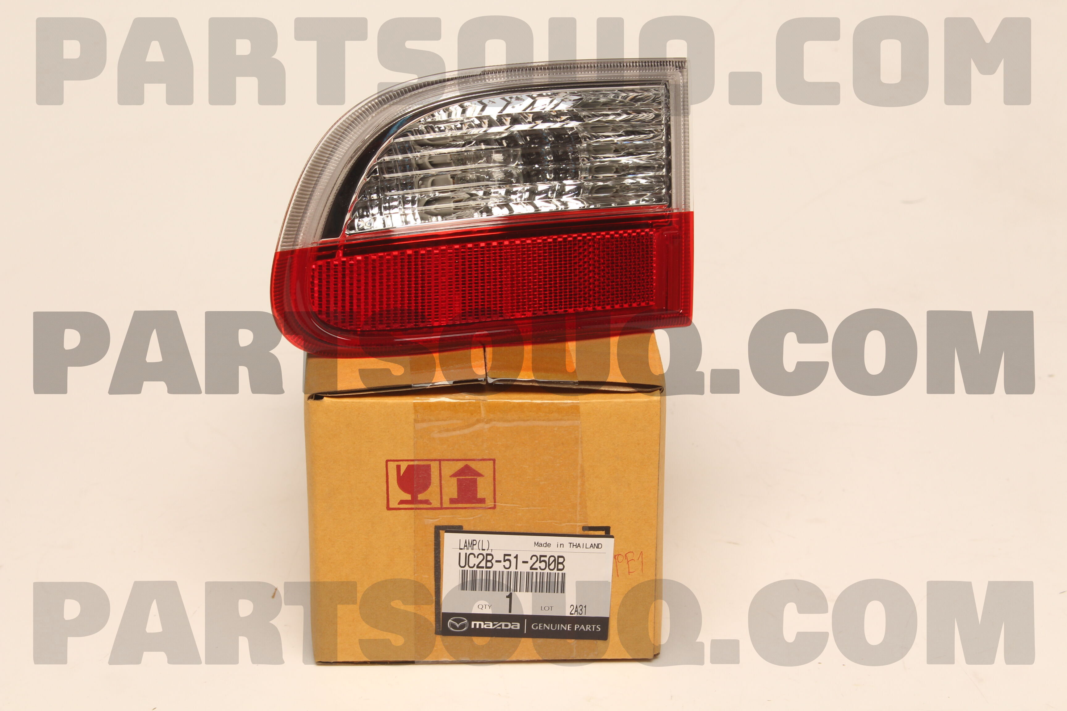 Đèn Lùi Cản Sau Phải Mazda BT-50 Mã phụ tùng UC2B51250B