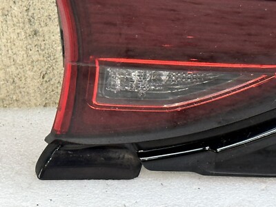 Đèn Hậu Miếng Trong Trái Mazda CX-5 Mã phụ tùng KB8B513G0B
