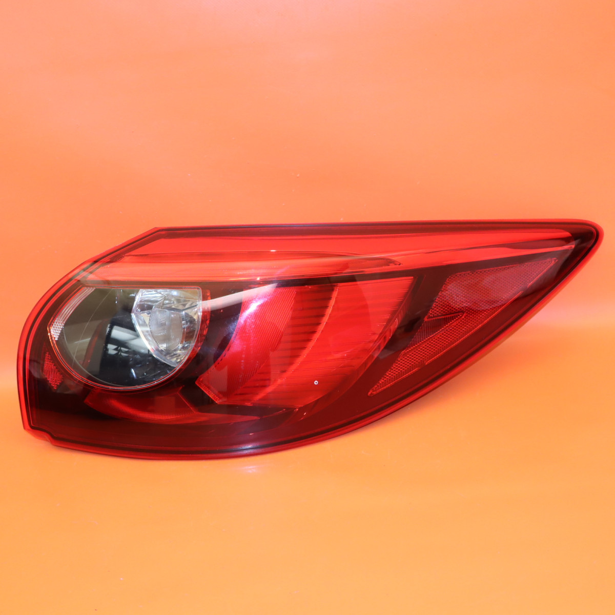 Đèn Hậu Ngoài Trái Có Led Mazda CX-5 Mã phụ tùng ka0g51150a
