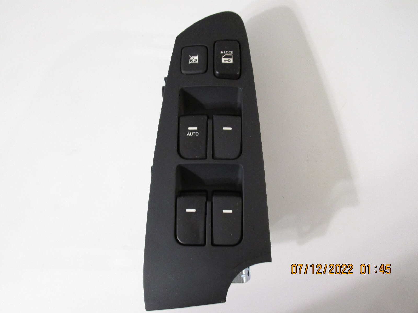 Công Tắc Lên Xuống Kính Tổng Có Auto Kia Forte / Cerato Mã phụ tùng 935701M010WK