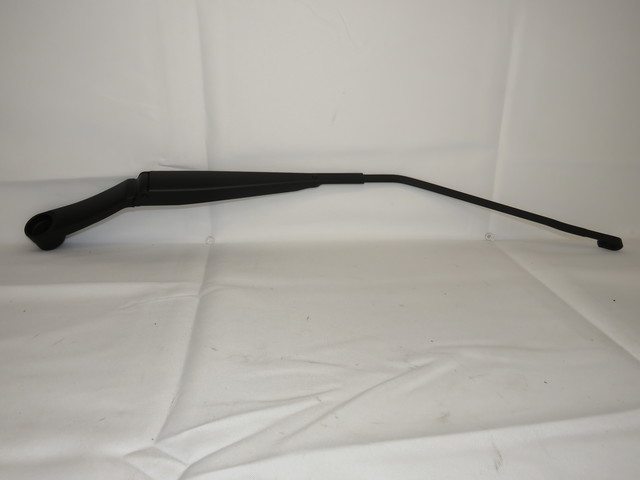 Cần Gạt Mưa Phải Kia Forte / Cerato Mã phụ tùng 983201M000