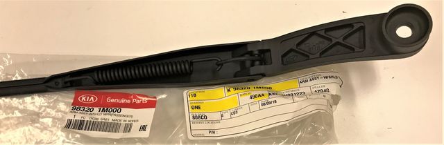 Cần Gạt Mưa Phải Kia Forte / Cerato Mã phụ tùng 983201M000