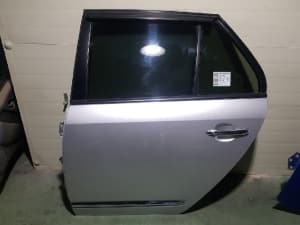 Cánh Cửa Sau Trái Kia Carens / rondo Mã phụ tùng 770031D010