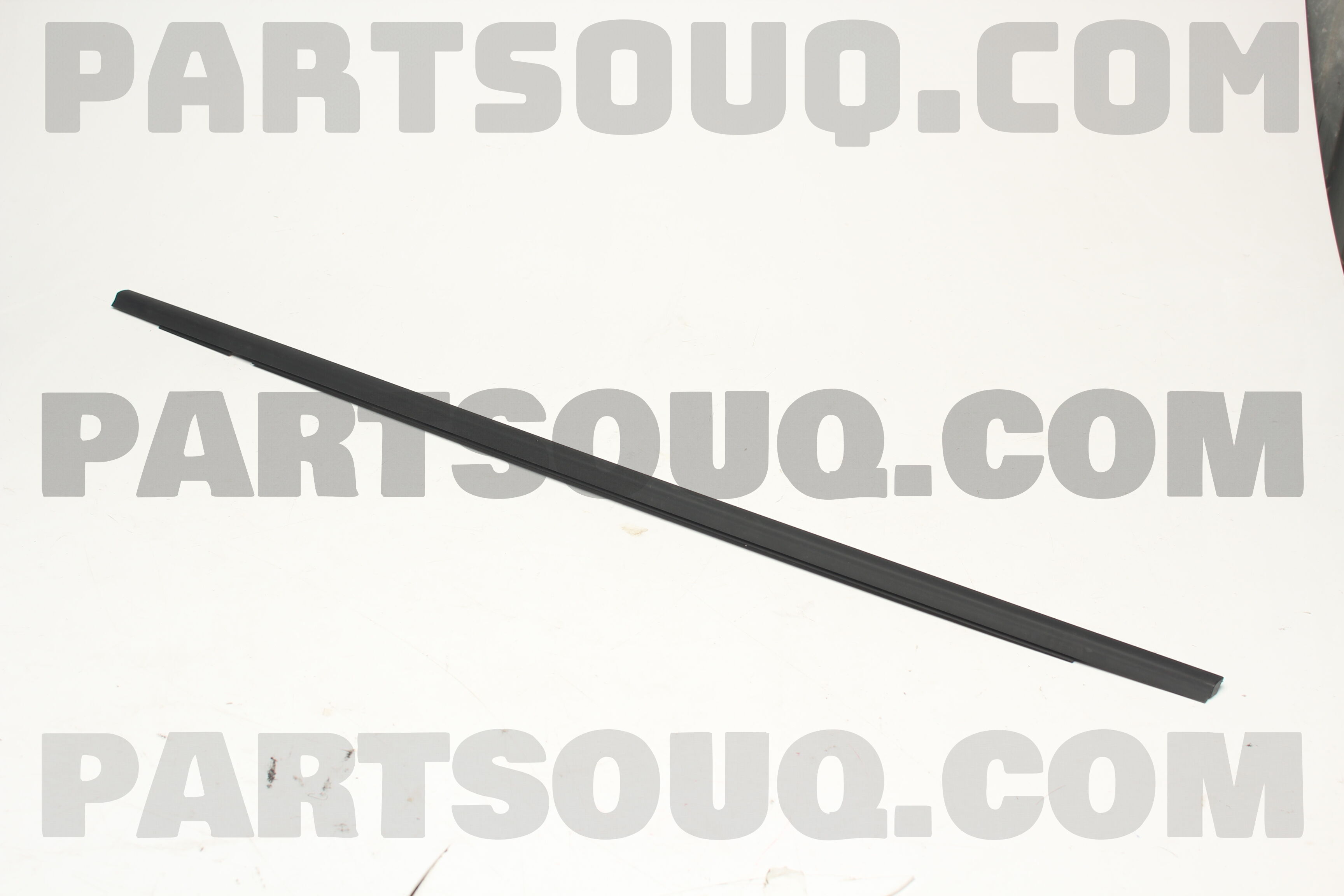 Nẹp Chân Kính Cánh Cửa Sau Trái Kia Rio Mã phụ tùng 832101W001