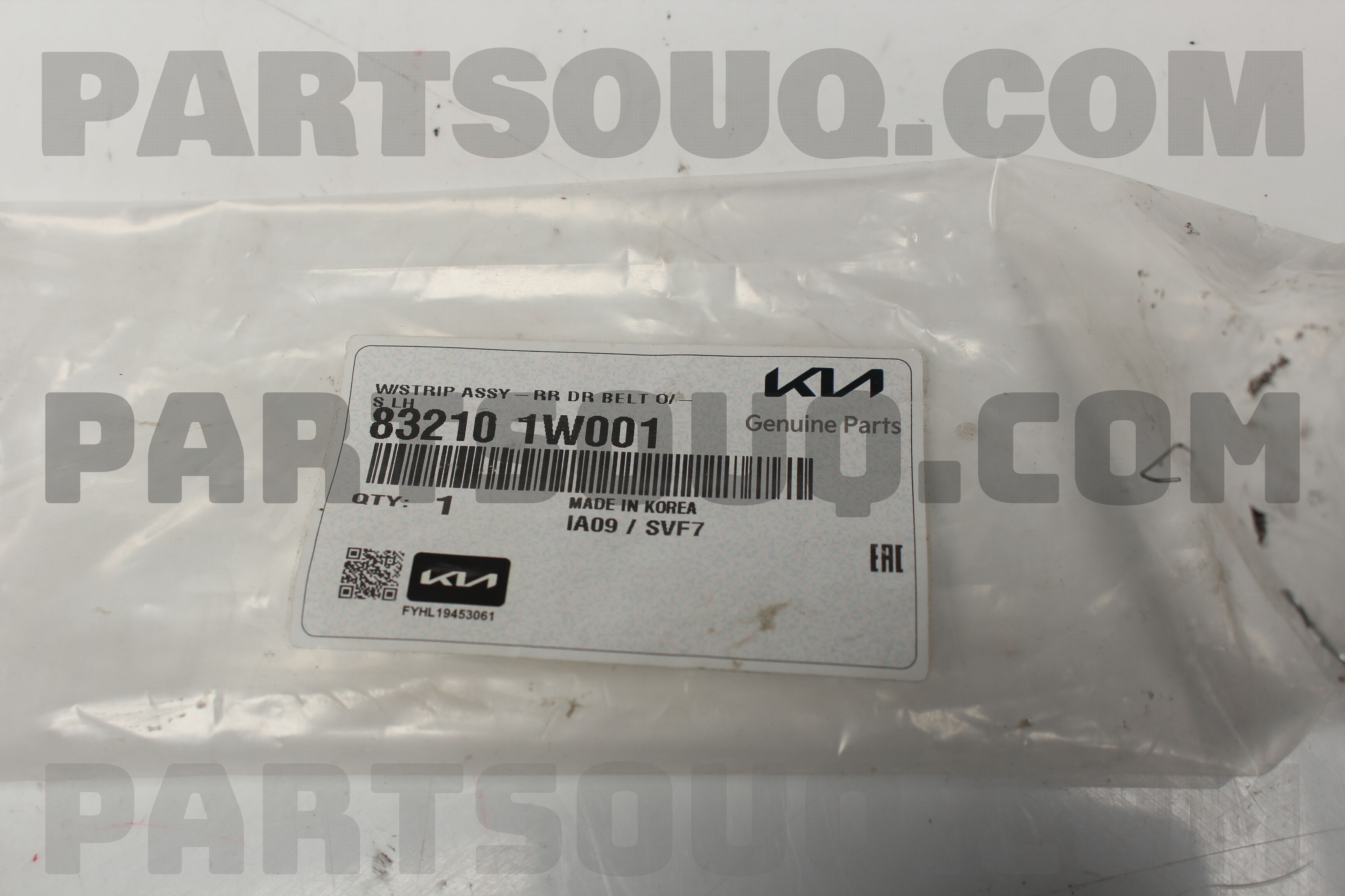 Nẹp Chân Kính Cánh Cửa Sau Trái Kia Rio Mã phụ tùng 832101W001