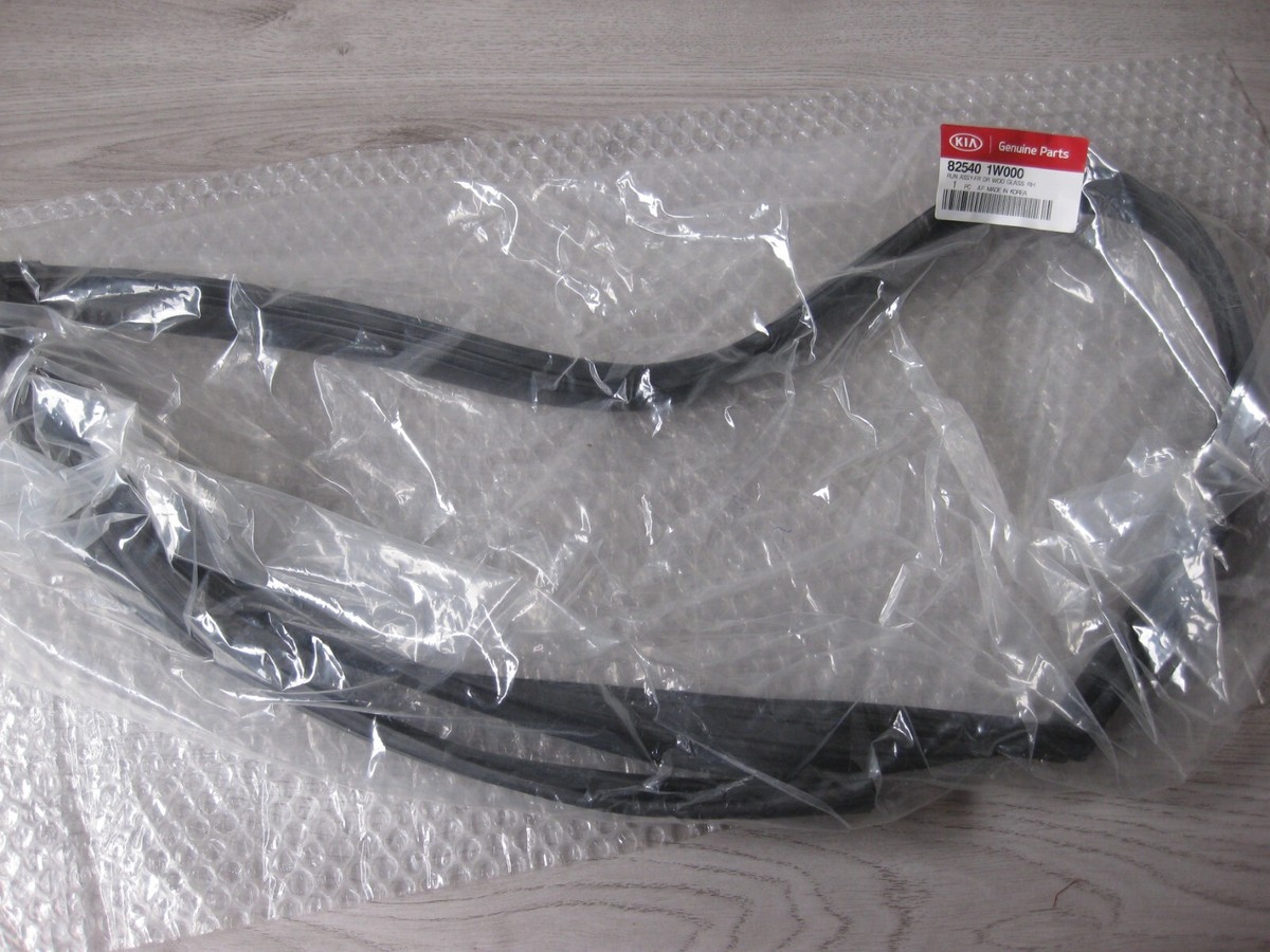 Gioăng Trượt Kính Cánh Cửa Trước Phải Kia Rio Mã phụ tùng 825401W000