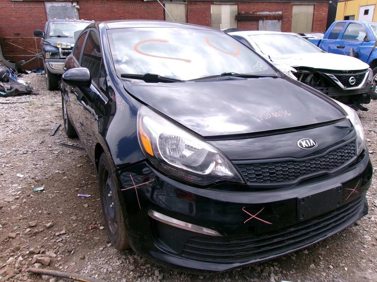 Kính Cánh Tam Giác Sau Trái Kia Rio Mã phụ tùng 834271W010