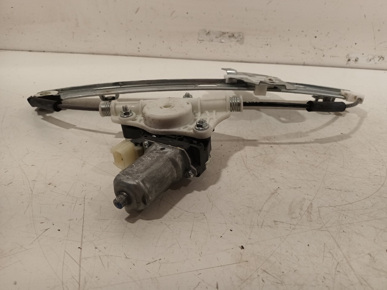 Mô Tơ Lên Xuống Kính Cánh Cửa Sau Trái Kia Rio Mã phụ tùng 834501W000