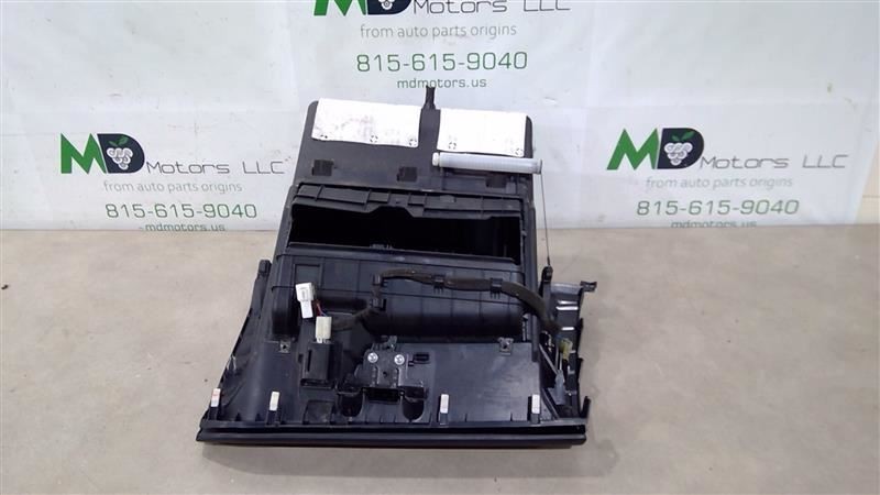 Cốp Đựng Đồ Trong Xe Kia Rio Mã phụ tùng 845101W010HU